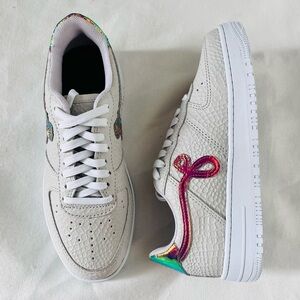 John Geiger GF-01 iridescent python pebbled off white sneakers Men’s5/womens 6.5
